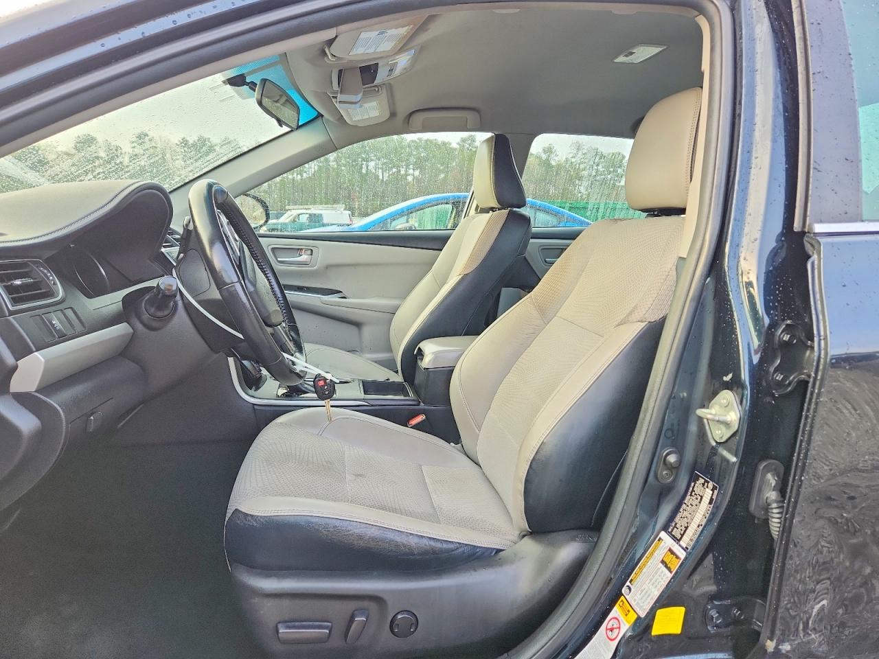 2016 TOYOTA CAMRY SE photo 19