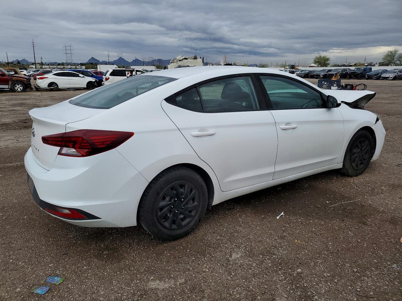 2019 HYUNDAI ELANTRA SE photo 3