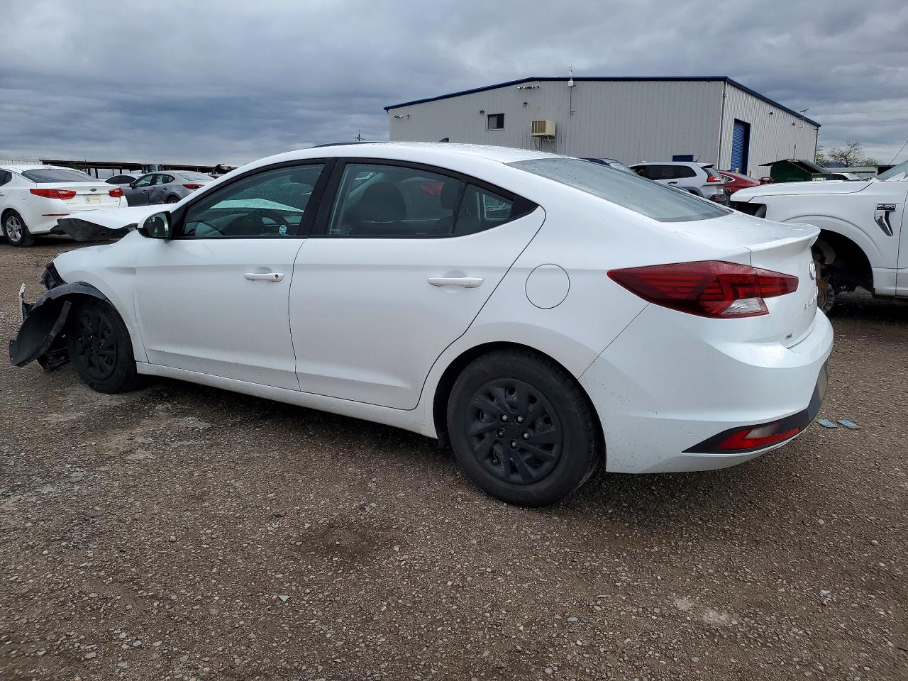 2019 HYUNDAI ELANTRA SE photo 2