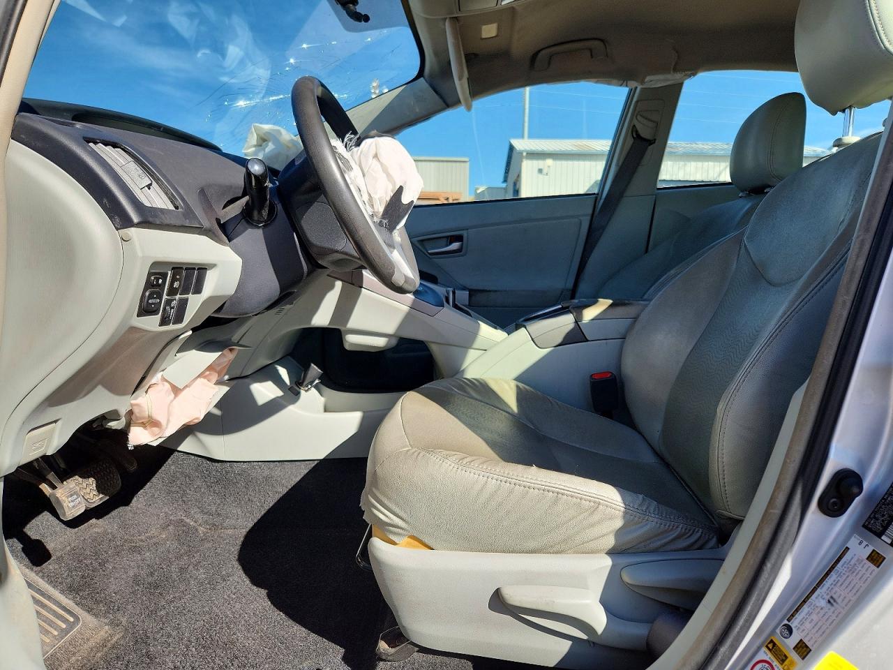 2015 TOYOTA PRIUS TWO photo 19