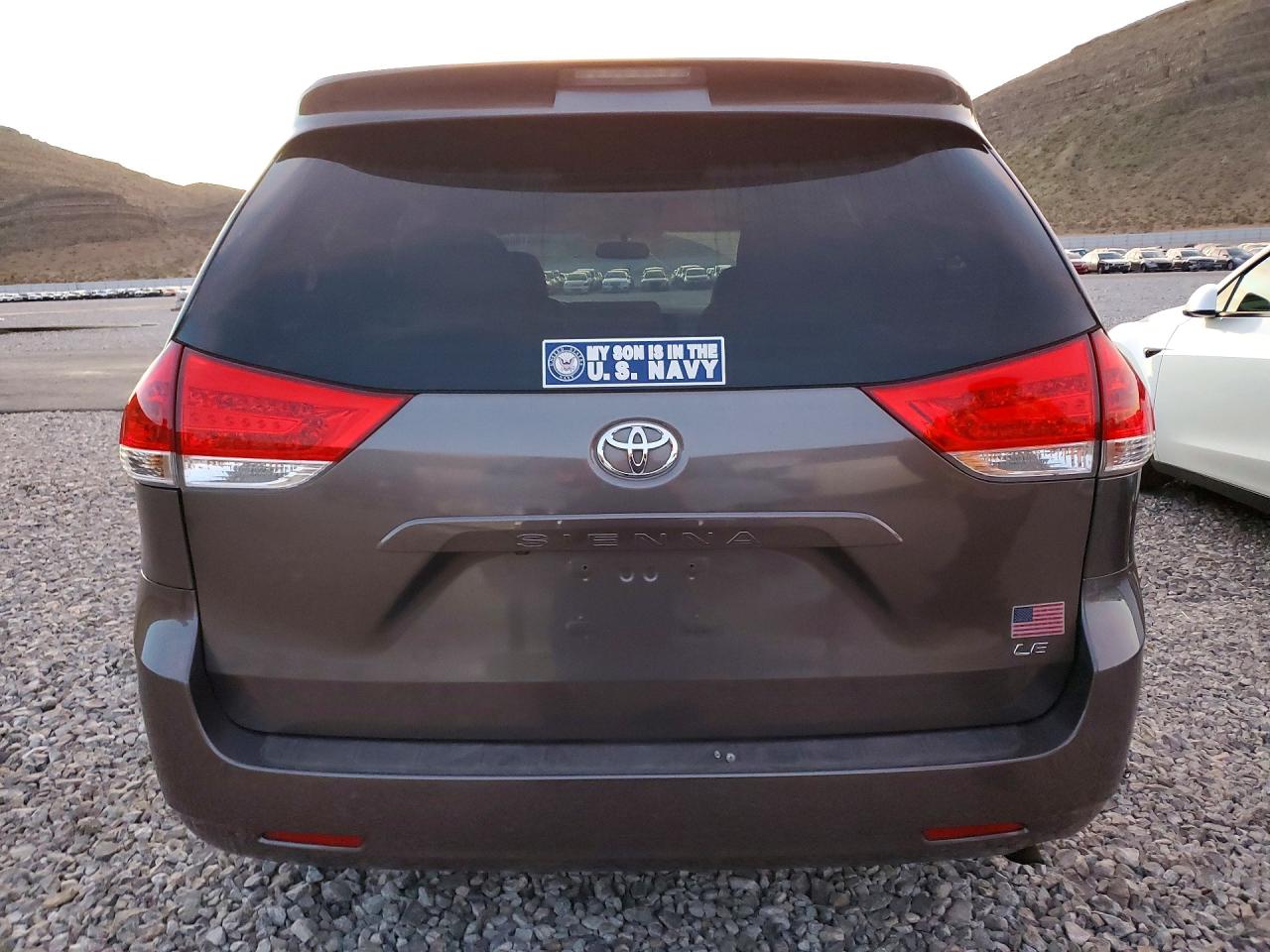 2014 TOYOTA SIENNA LE 8-PASSENGER photo 6