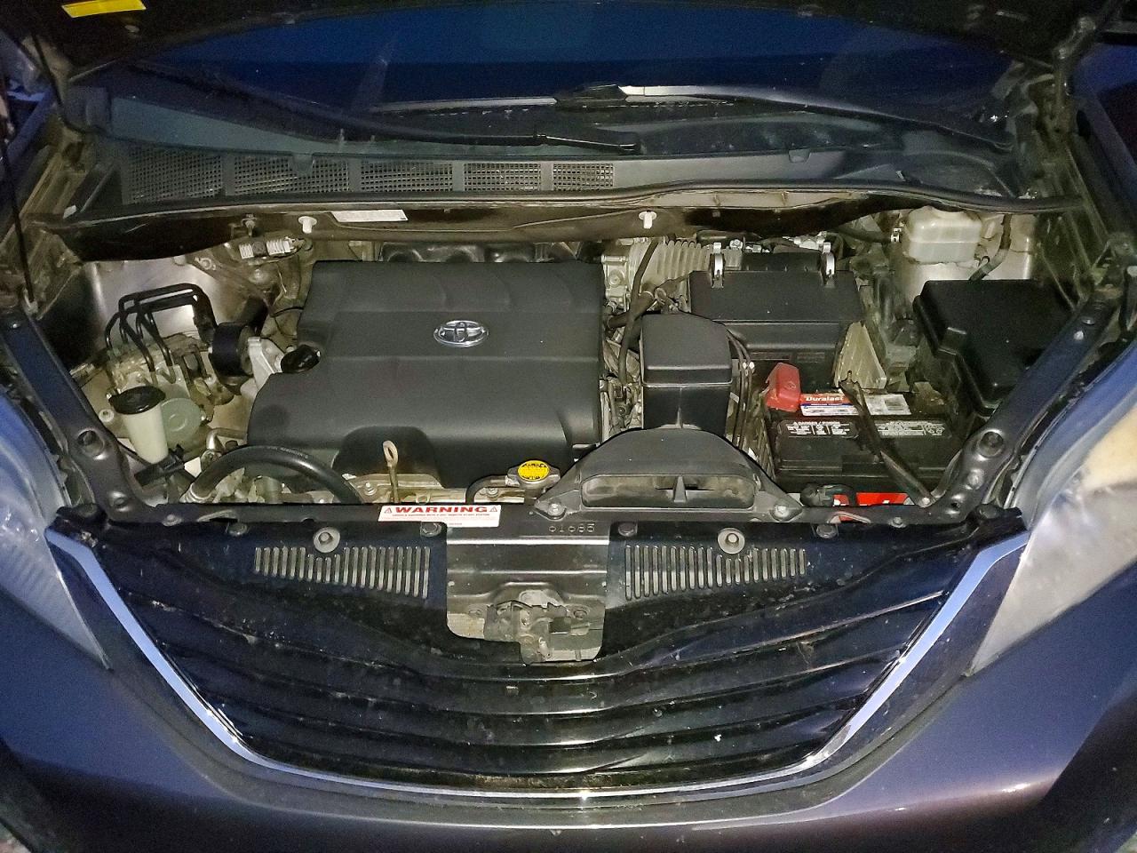 2014 TOYOTA SIENNA LE 8-PASSENGER photo 12