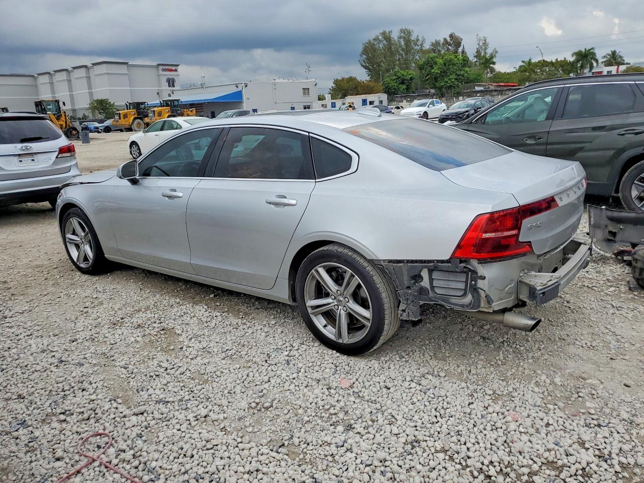 2018 VOLVO S90 T5 MOMENTUM photo 4