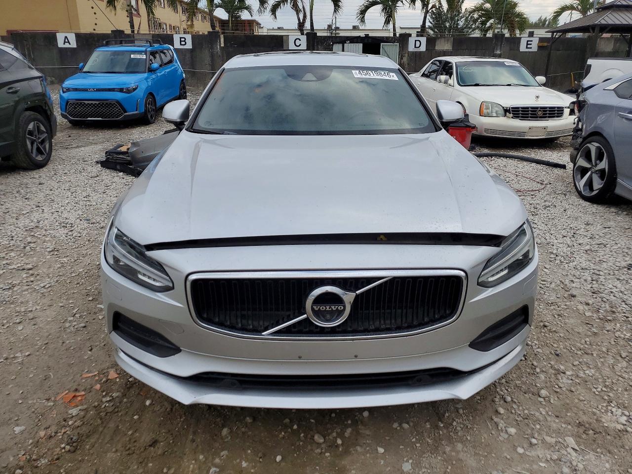 2018 VOLVO S90 T5 MOMENTUM photo 13