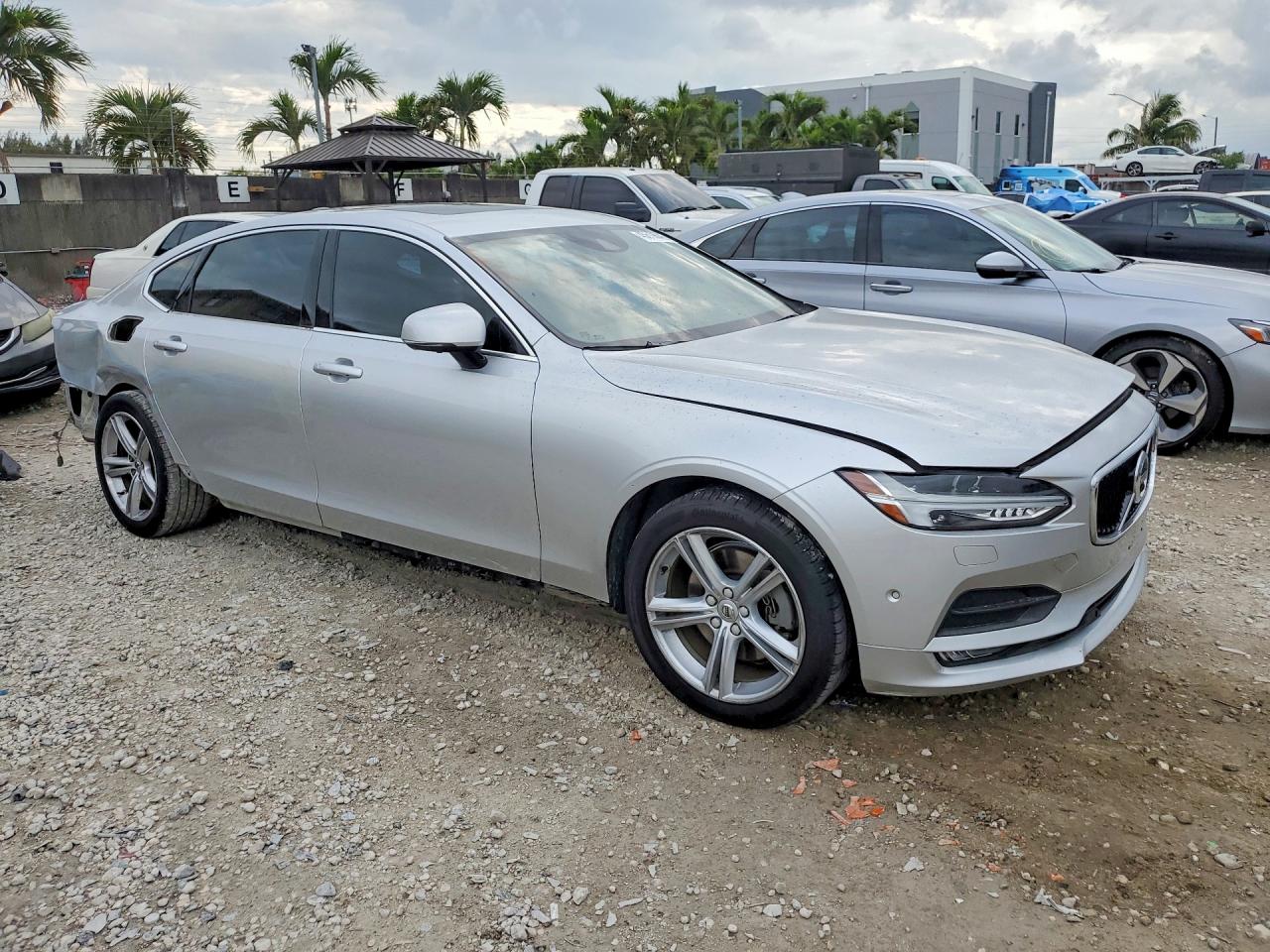 2018 VOLVO S90 T5 MOMENTUM photo 10