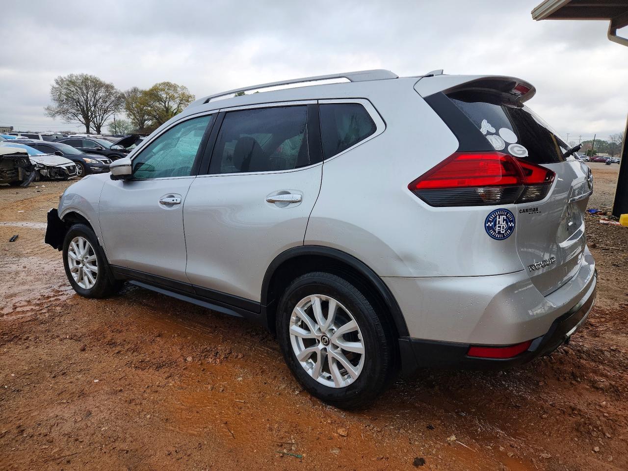 2017 NISSAN ROGUE SV photo 2