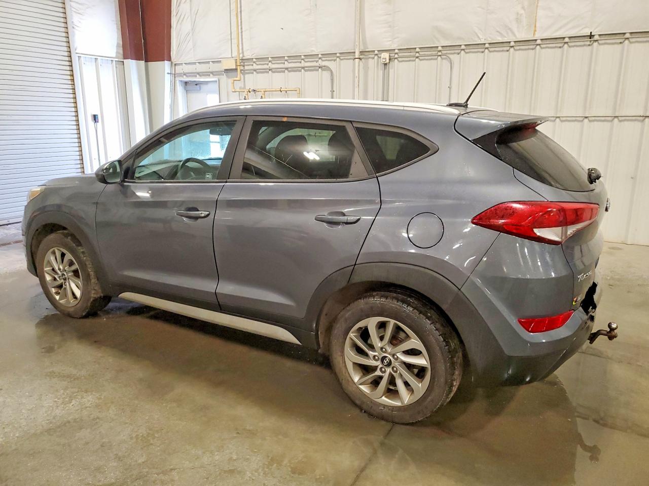 2017 HYUNDAI TUCSON SE photo 2