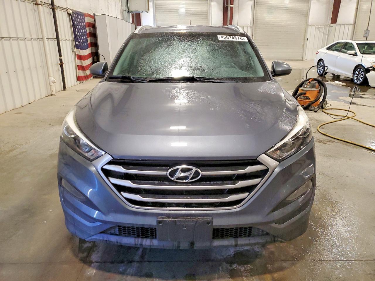 2017 HYUNDAI TUCSON SE photo 5