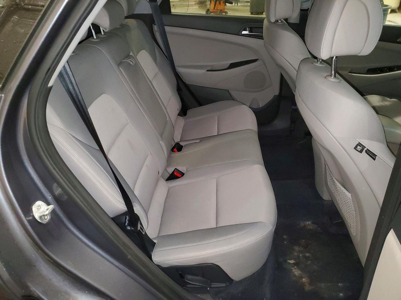 2017 HYUNDAI TUCSON SE photo 11