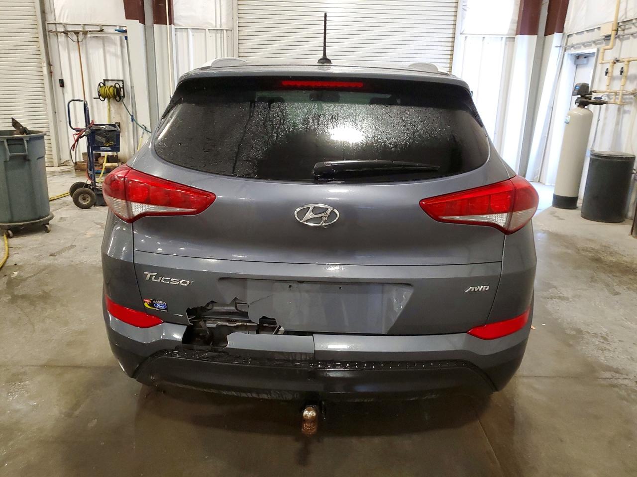 2017 HYUNDAI TUCSON SE photo 6