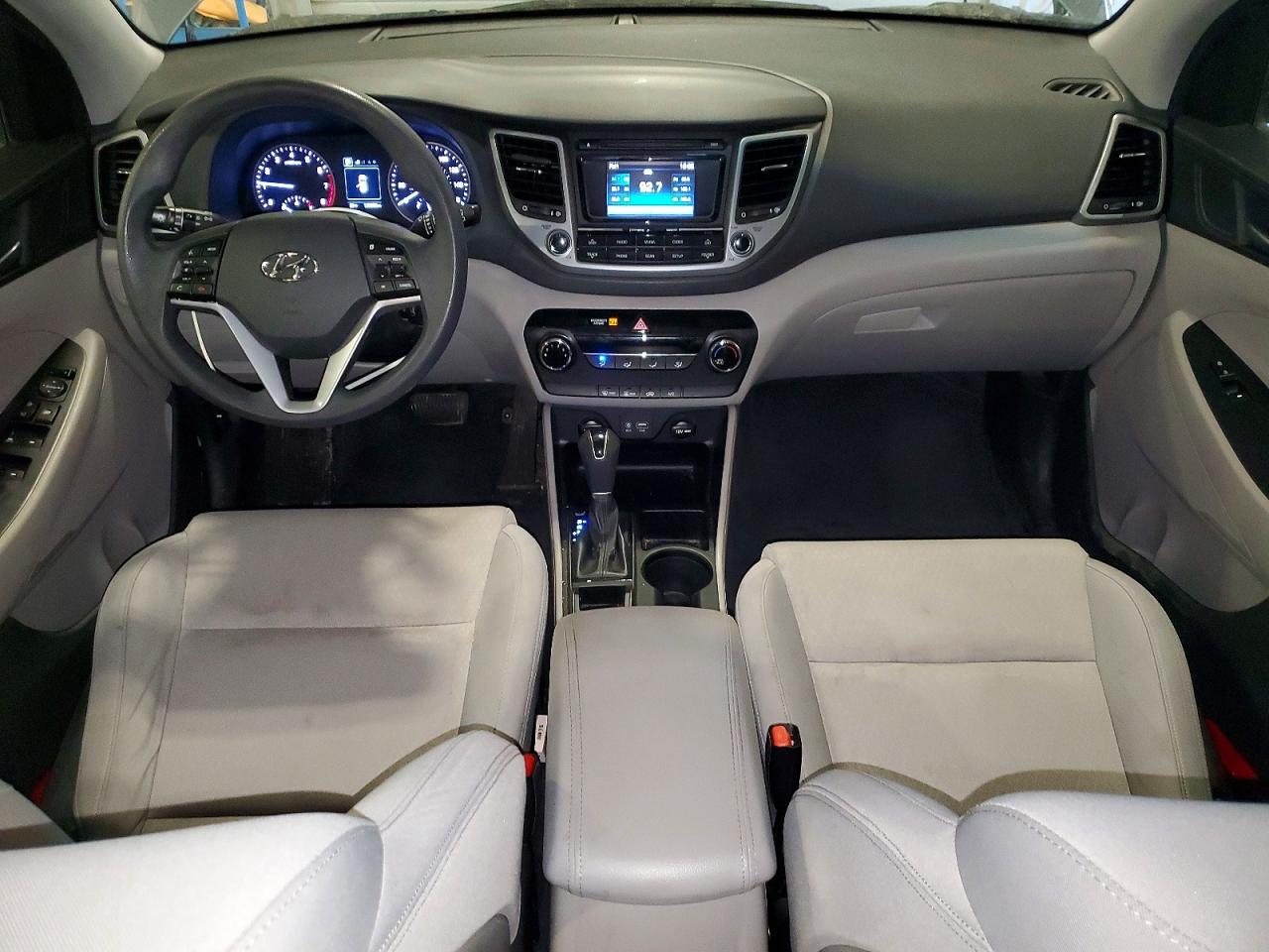 2017 HYUNDAI TUCSON SE photo 8