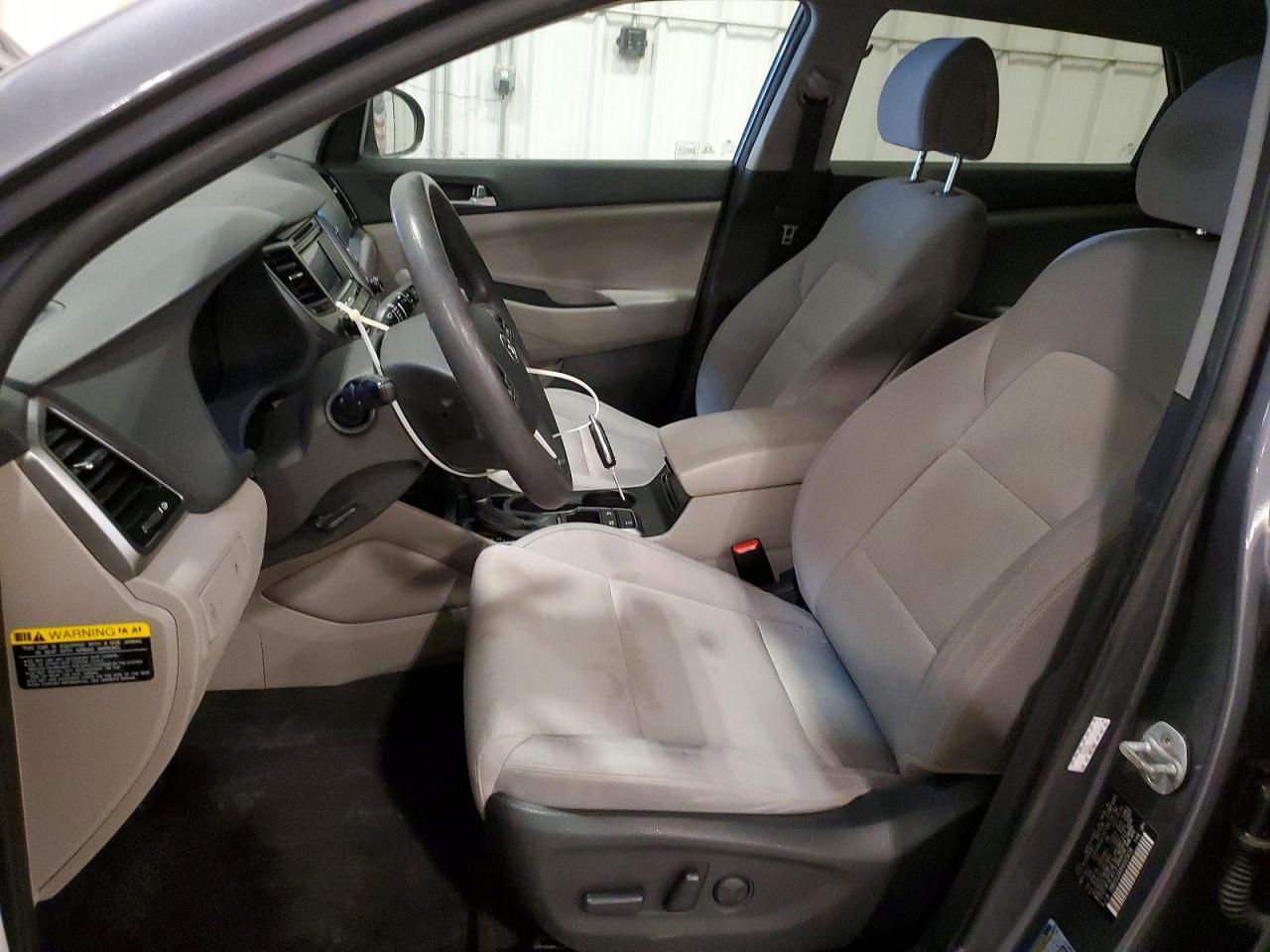 2017 HYUNDAI TUCSON SE photo 7