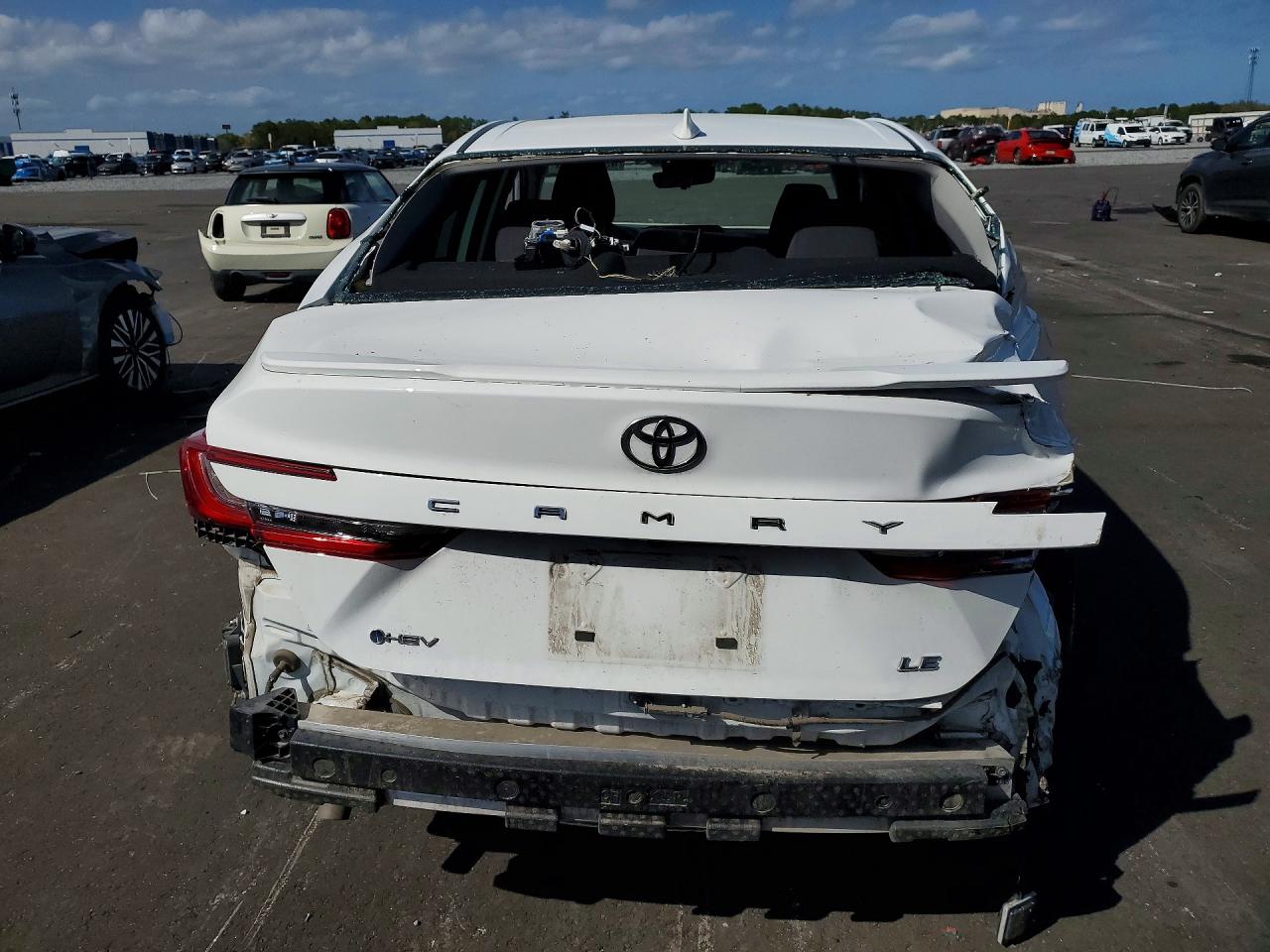 2025 TOYOTA CAMRY LE photo 11