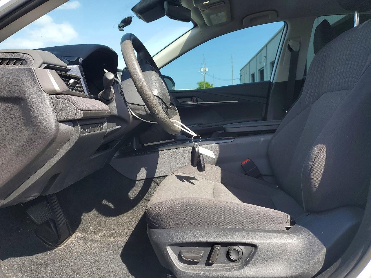 2025 TOYOTA CAMRY LE photo 13