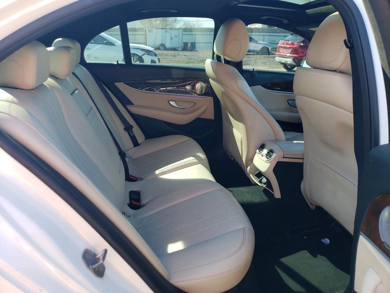 2017 MERCEDES-BENZ E 300 4MATIC photo 19