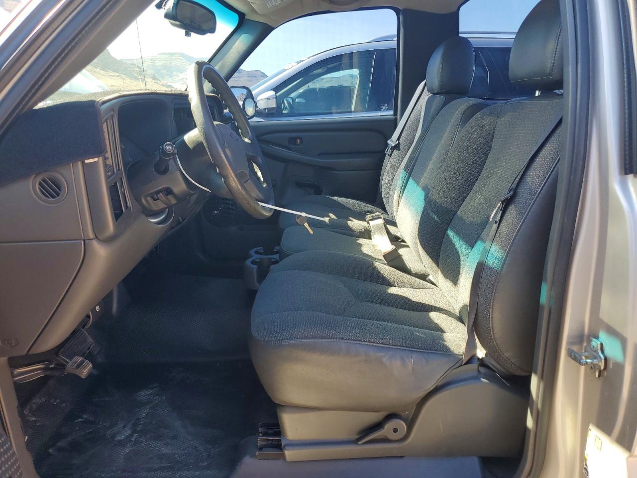 2004 CHEVROLET SILVERADO C1500 photo 7