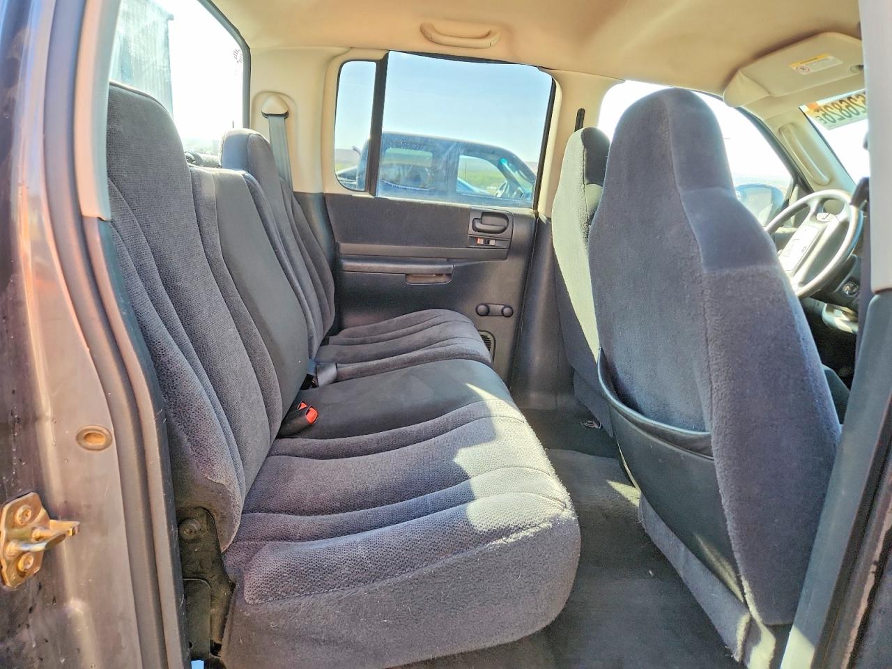 2004 DODGE DAKOTA QUAD SLT photo 28