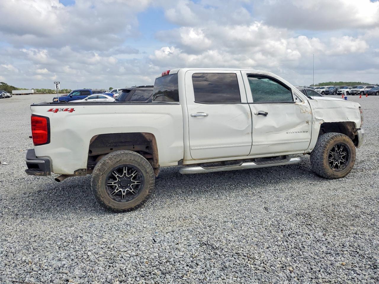 2018 CHEVROLET SILVERADO K1500 LT photo 7
