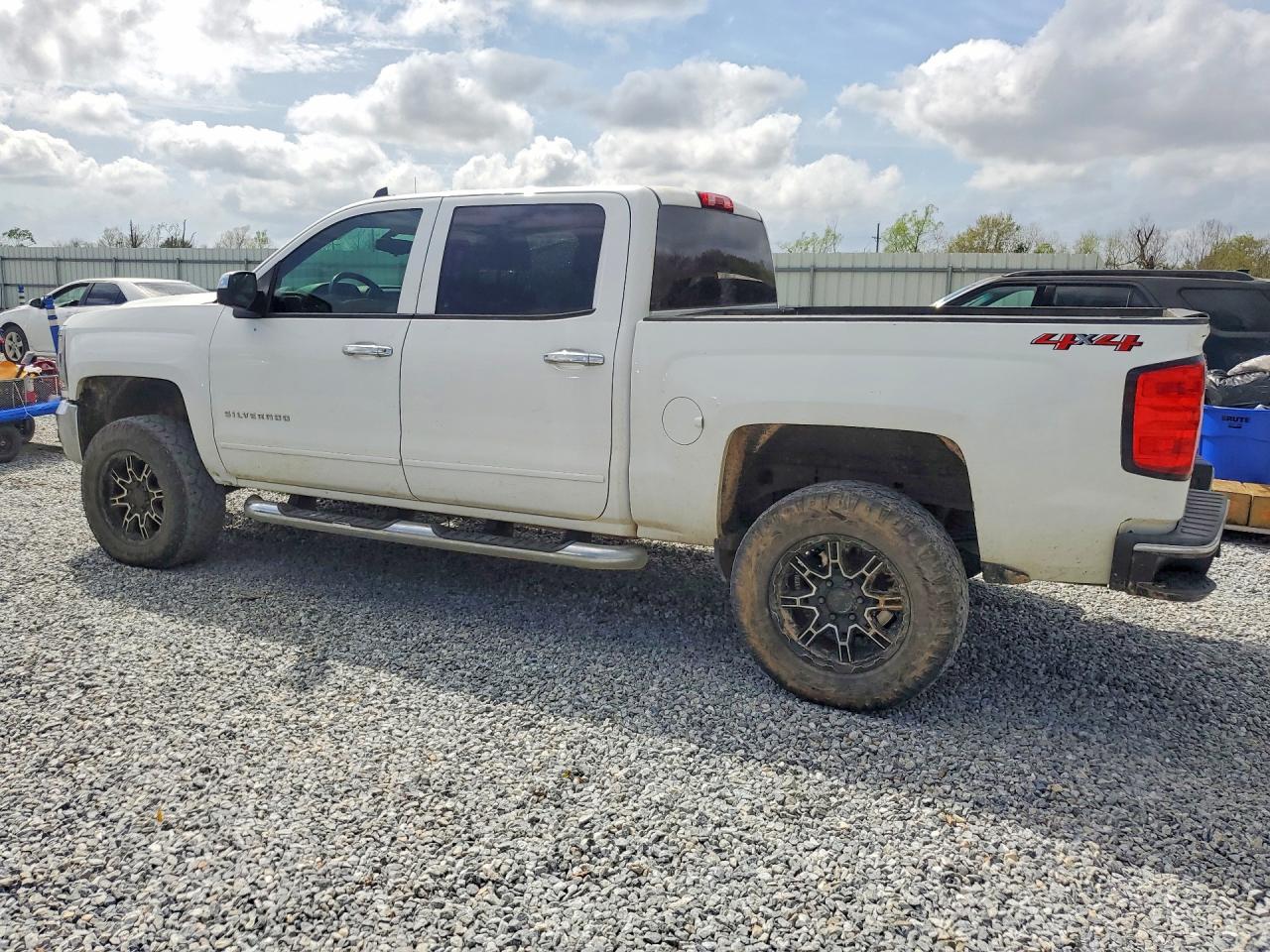 2018 CHEVROLET SILVERADO K1500 LT photo 4