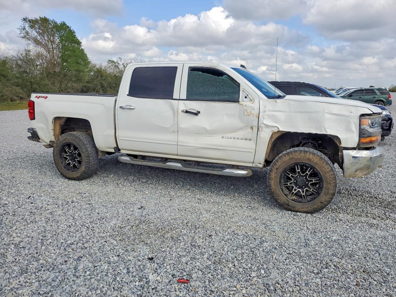 2018 CHEVROLET SILVERADO K1500 LT photo 10