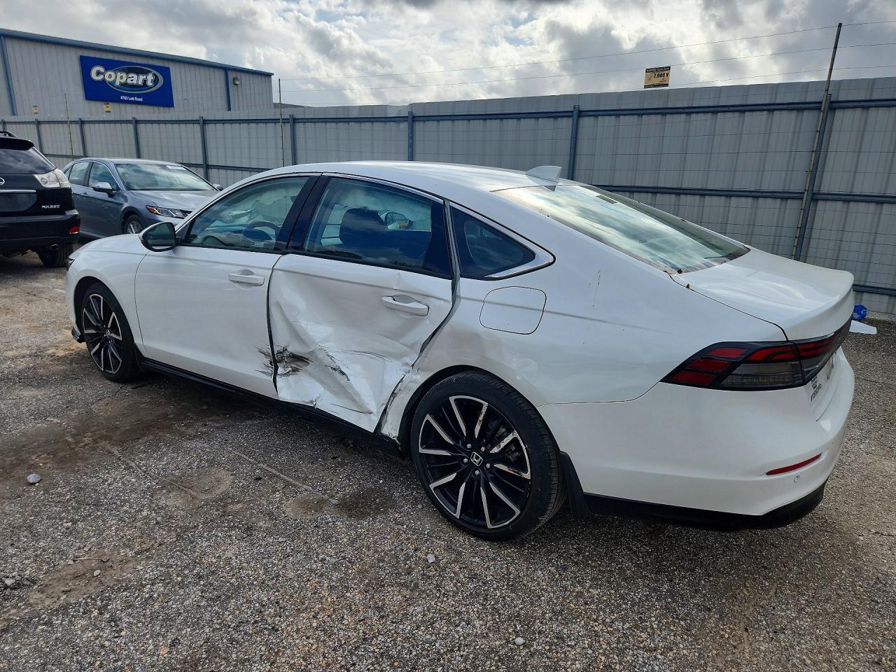 2024 HONDA ACCORD TOURING HYBRID photo 3