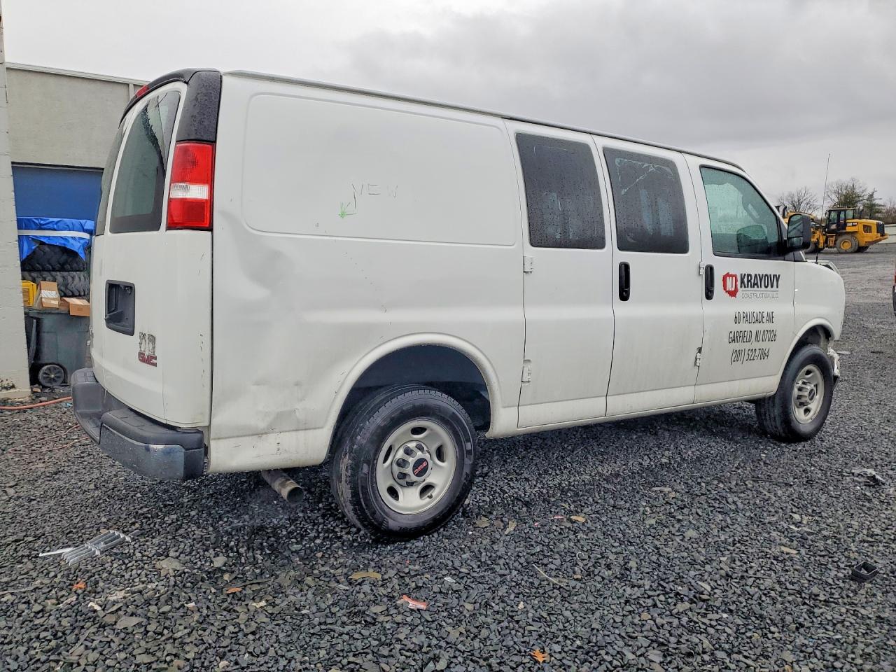 2023 GMC SAVANA G2500 photo 3
