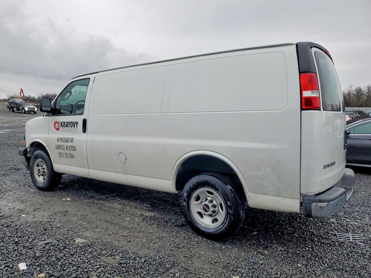 2023 GMC SAVANA G2500 photo 2
