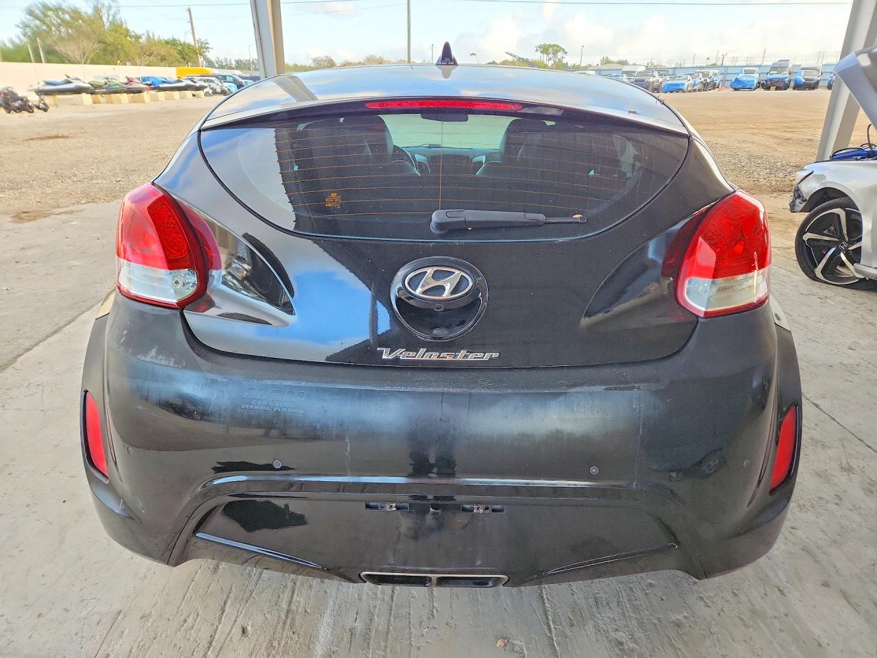 2016 HYUNDAI VELOSTER BASE photo 6