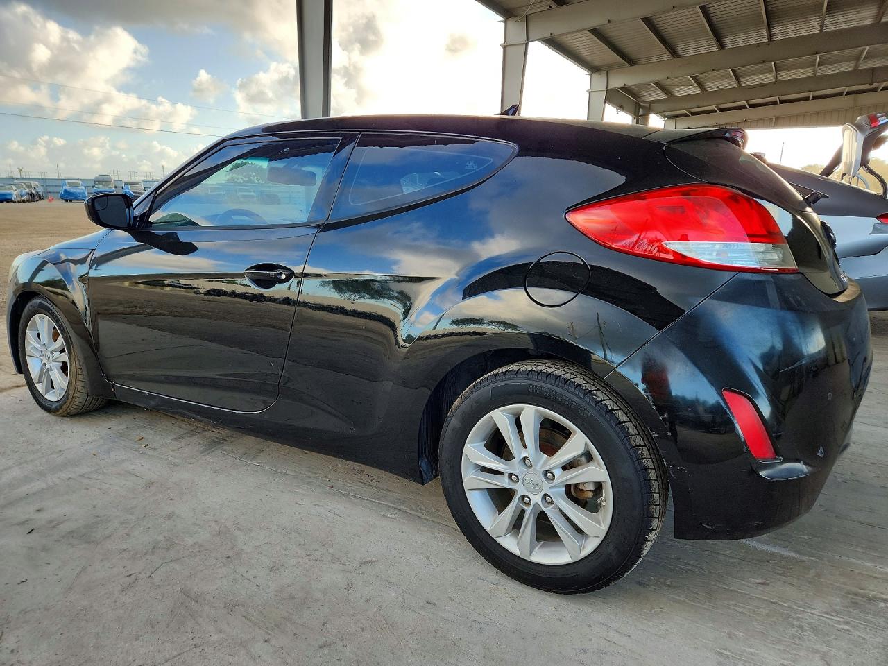 2016 HYUNDAI VELOSTER BASE photo 2
