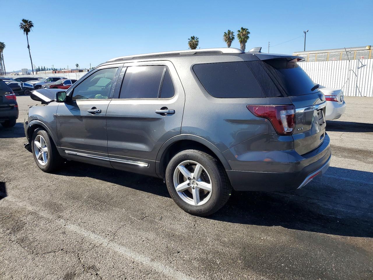 2017 FORD EXPLORER XLT photo 3