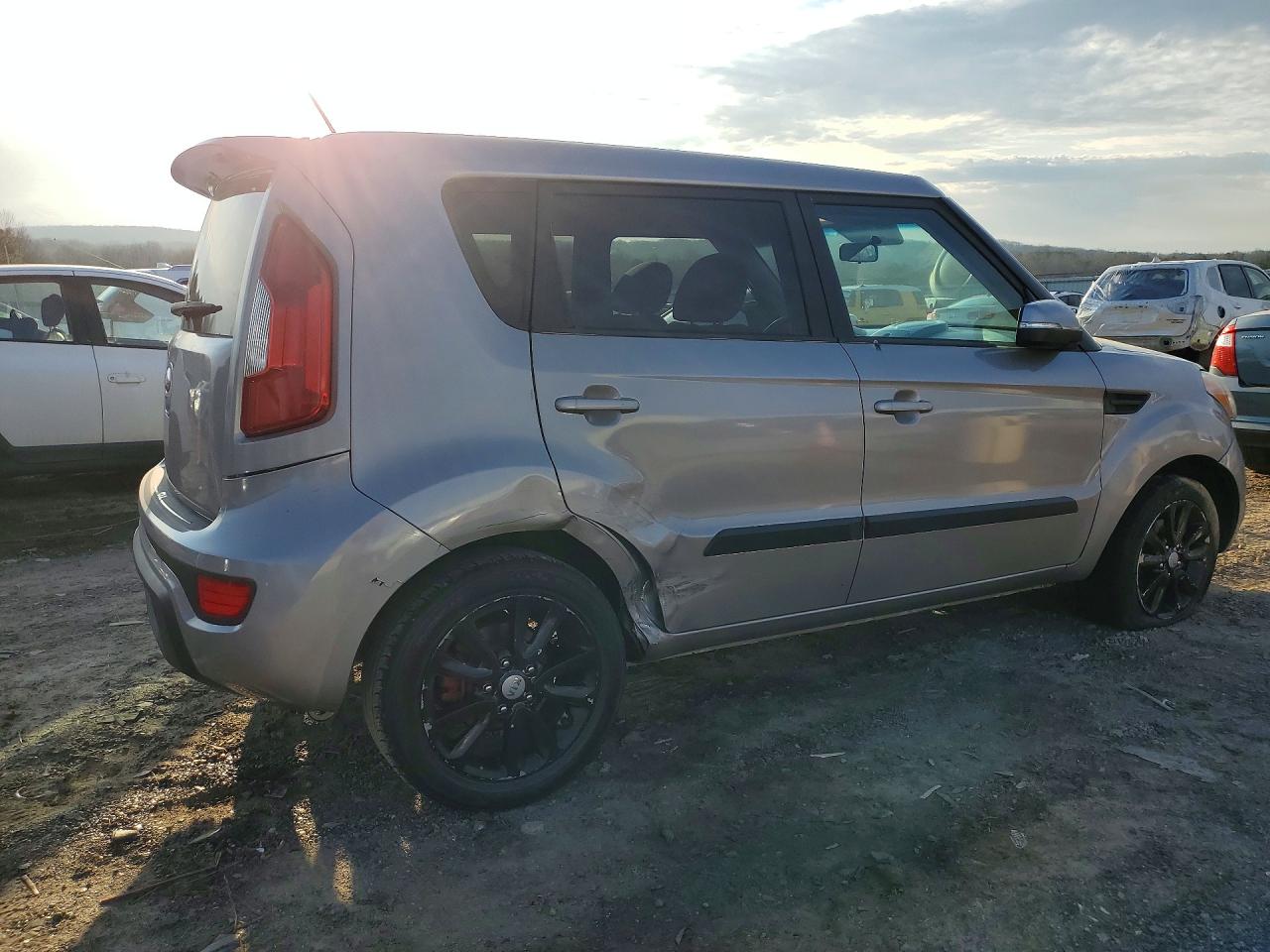 2013 KIA SOUL + photo 3