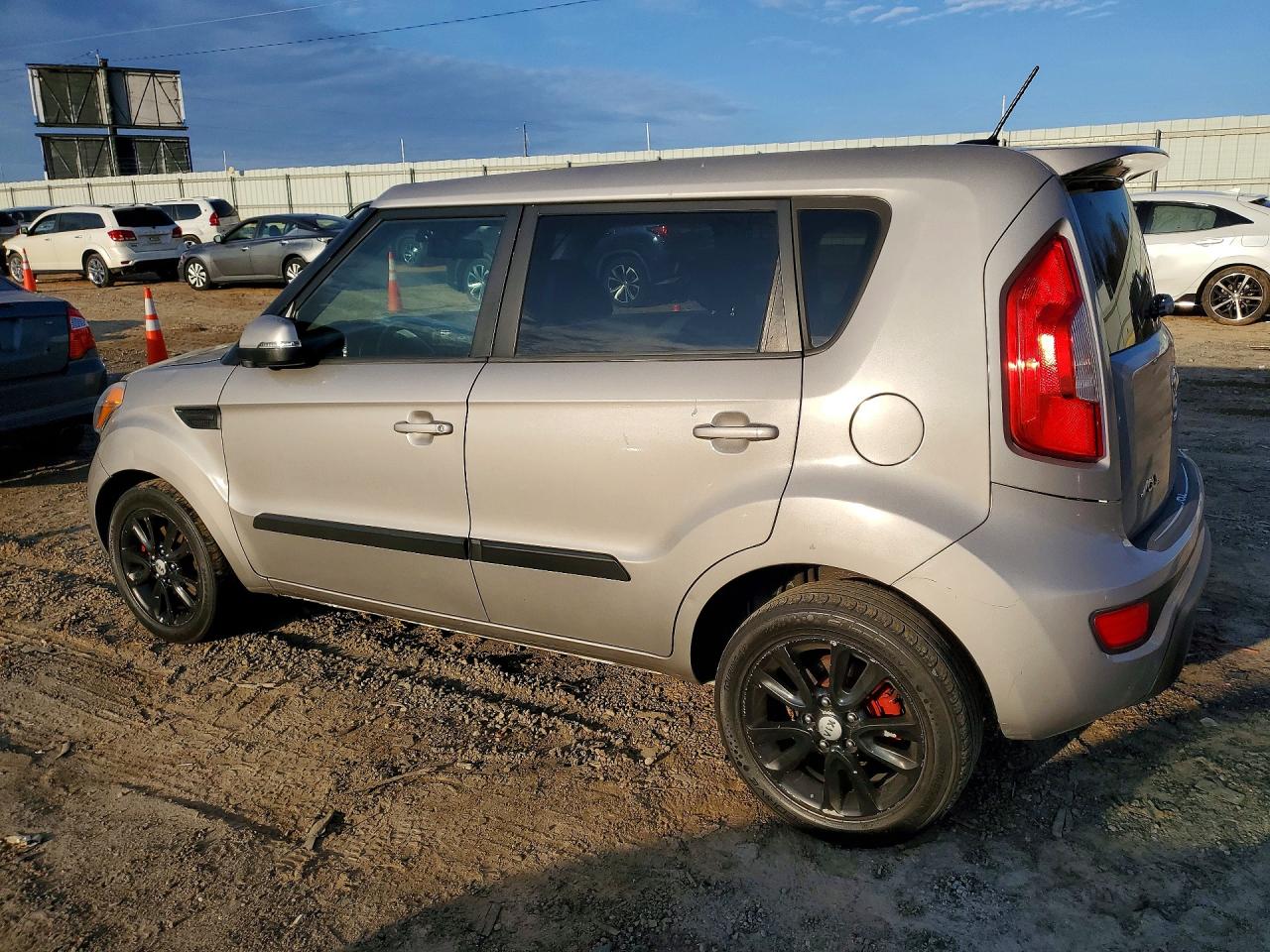 2013 KIA SOUL + photo 2