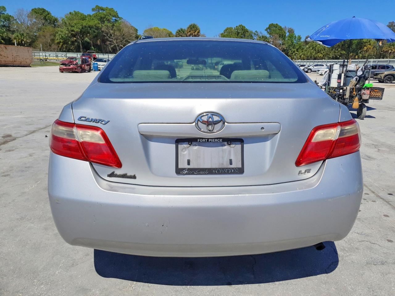 2009 TOYOTA CAMRY LE photo 11