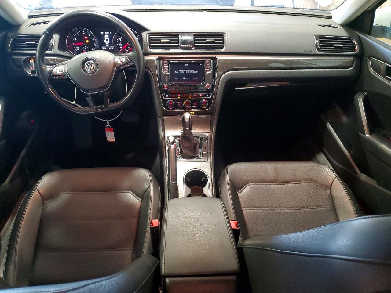 2018 VOLKSWAGEN PASSAT SE photo 15