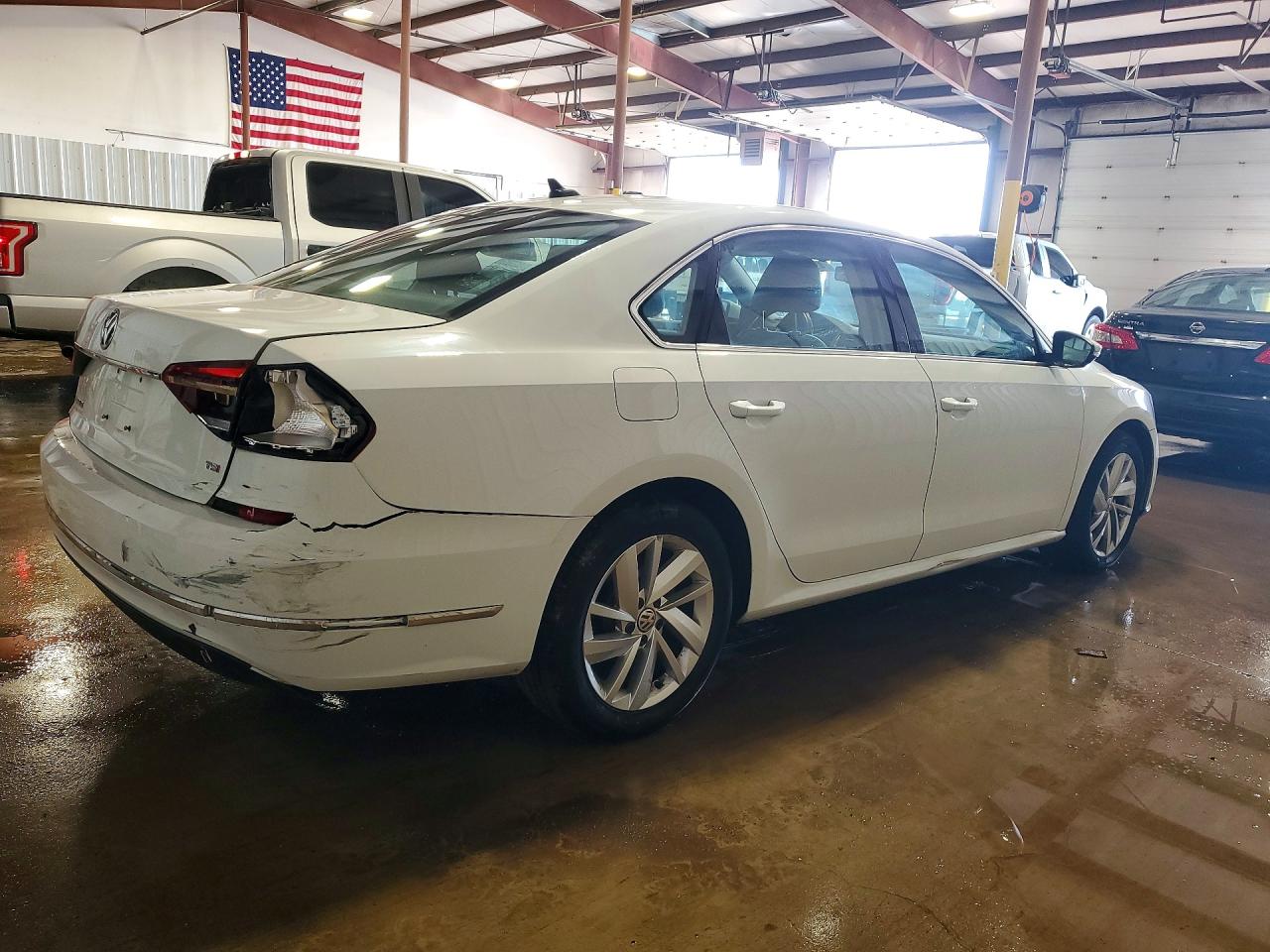 2018 VOLKSWAGEN PASSAT SE photo 5