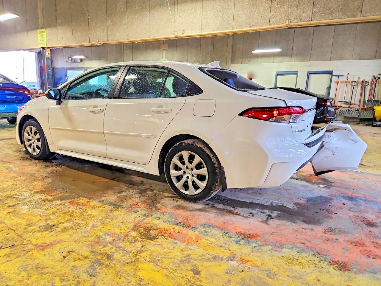 2024 TOYOTA COROLLA LE photo 2