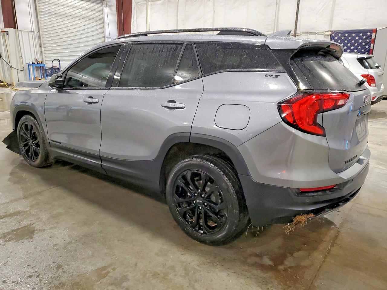 2020 GMC TERRAIN SLT photo 2
