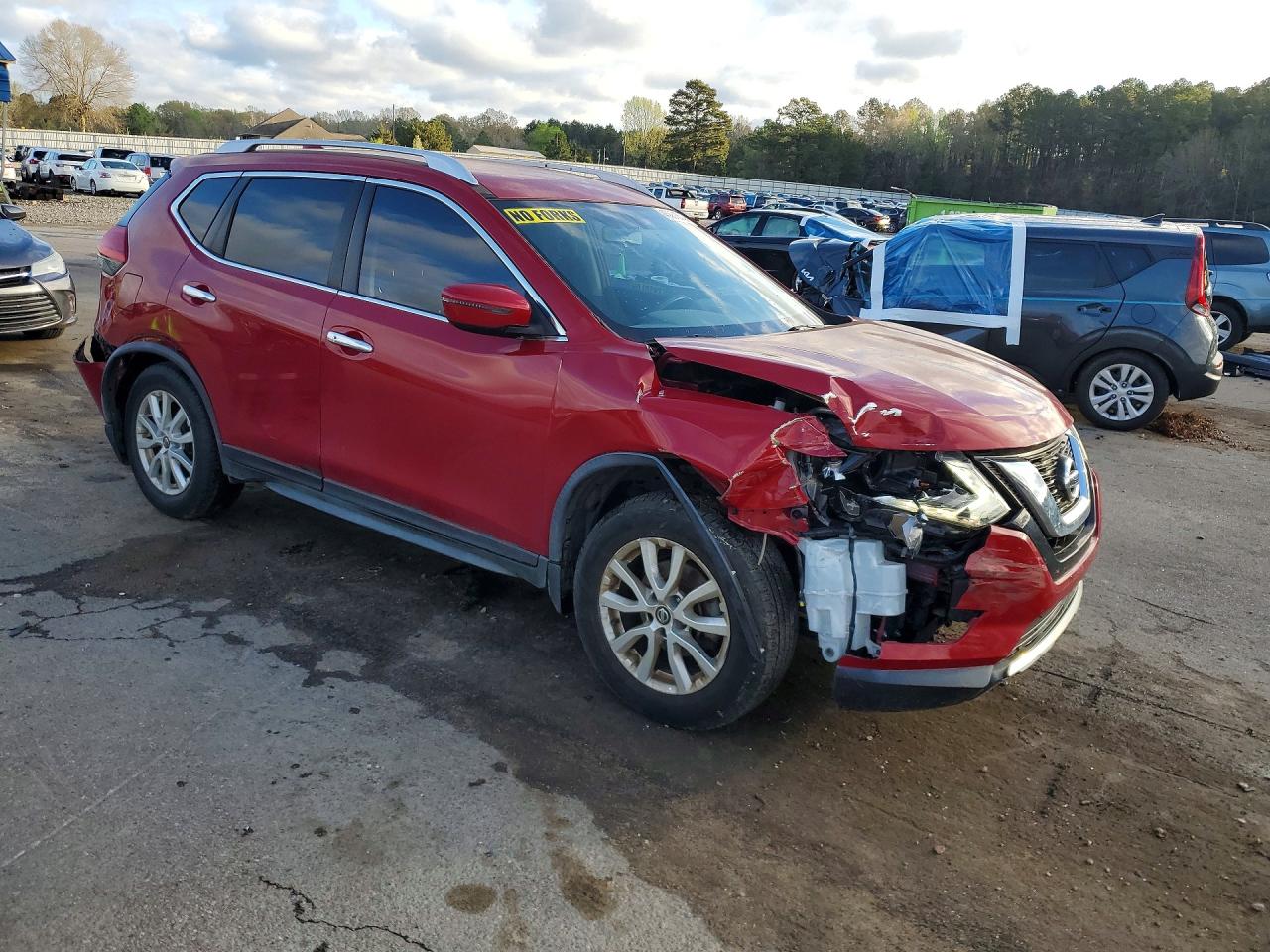 2017 NISSAN ROGUE SV photo 4