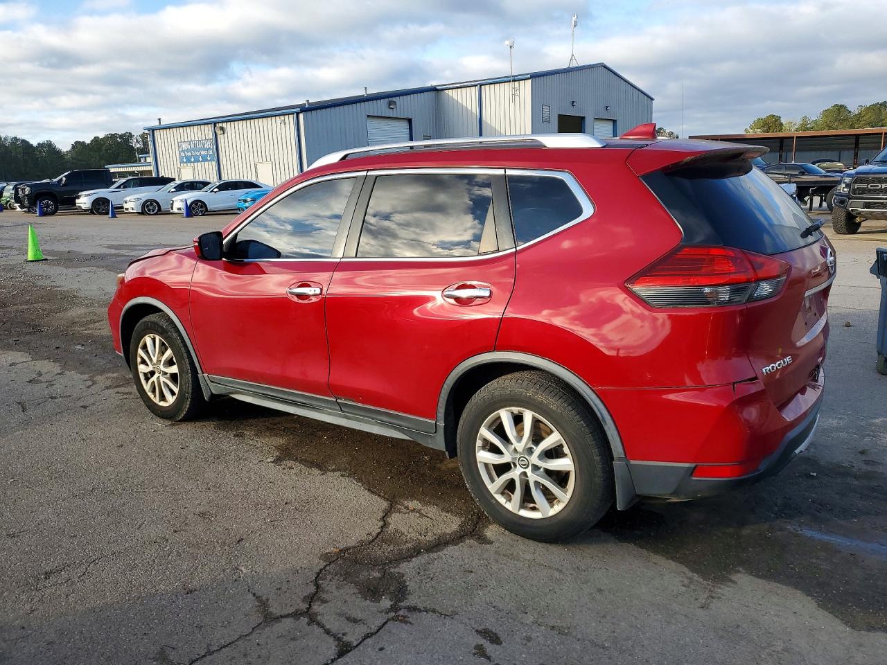 2017 NISSAN ROGUE SV photo 2