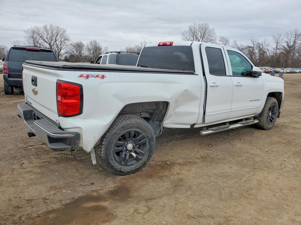 2016 CHEVROLET SILVERADO K1500 LT photo 3