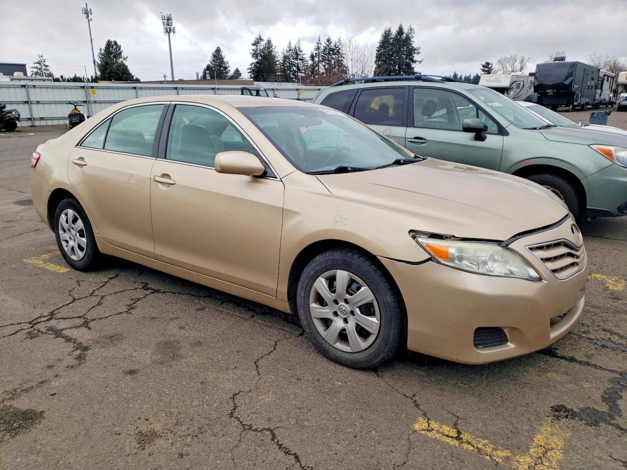 2010 TOYOTA CAMRY BASE photo 4
