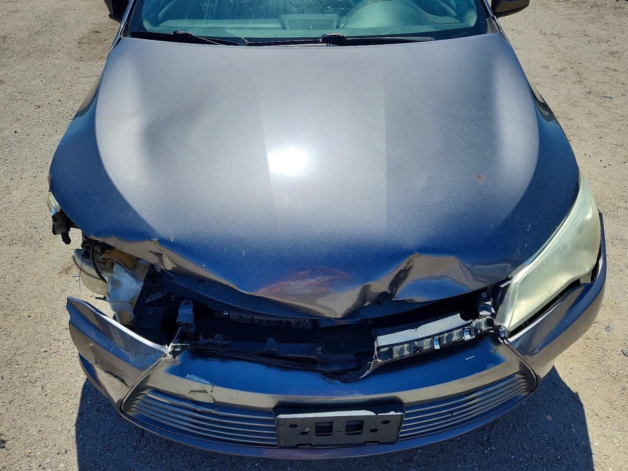2016 TOYOTA CAMRY LE photo 31
