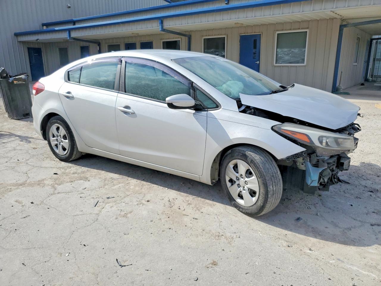 2017 KIA FORTE LX photo 4