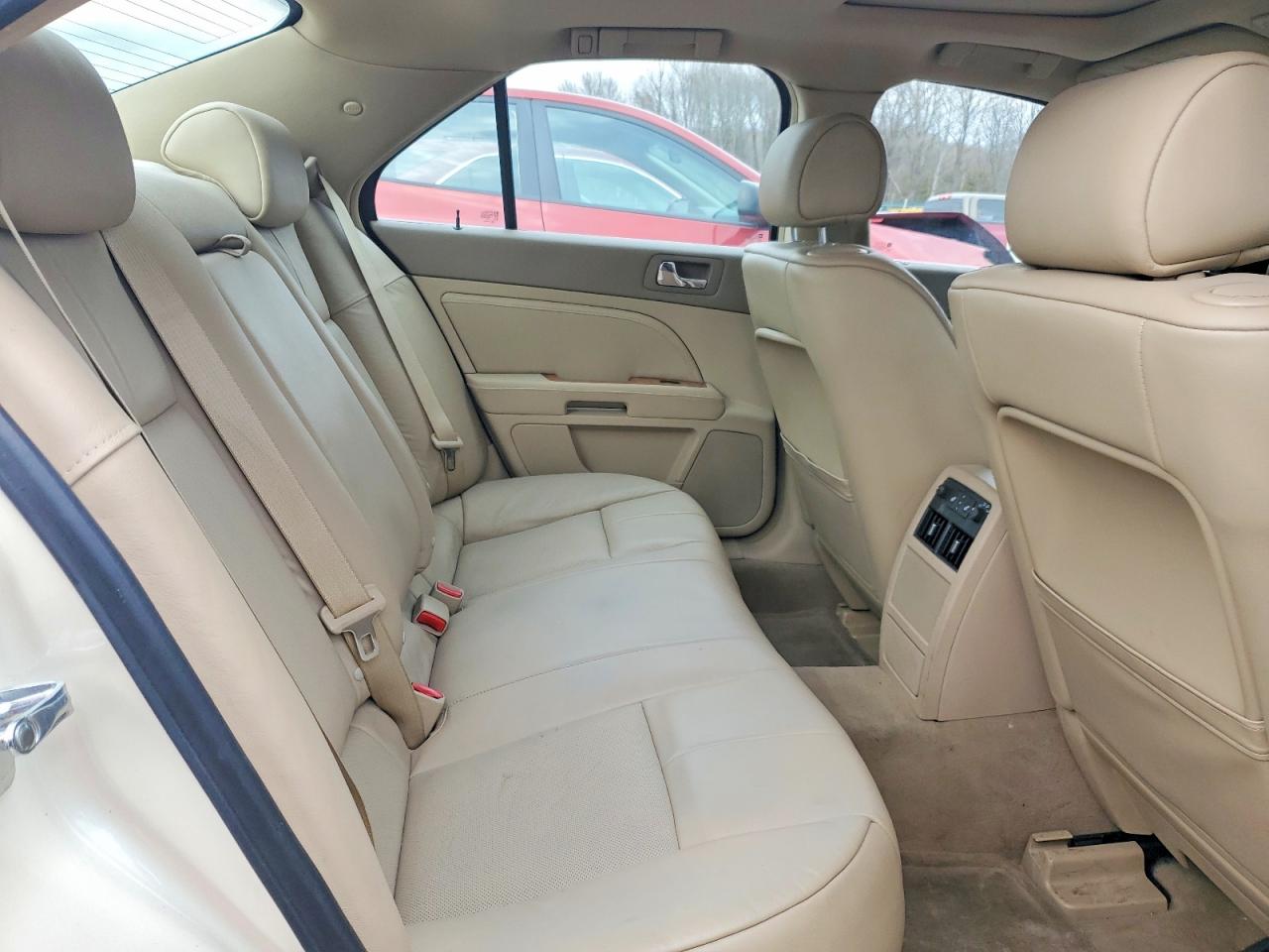 2011 CADILLAC STS LUXURY photo 28