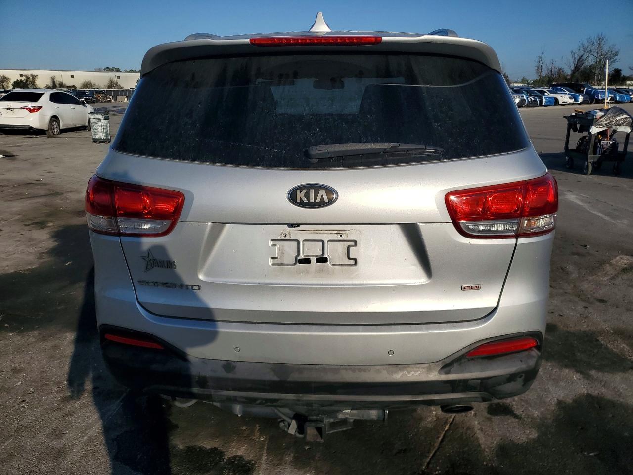 2016 KIA SORENTO LX photo 6