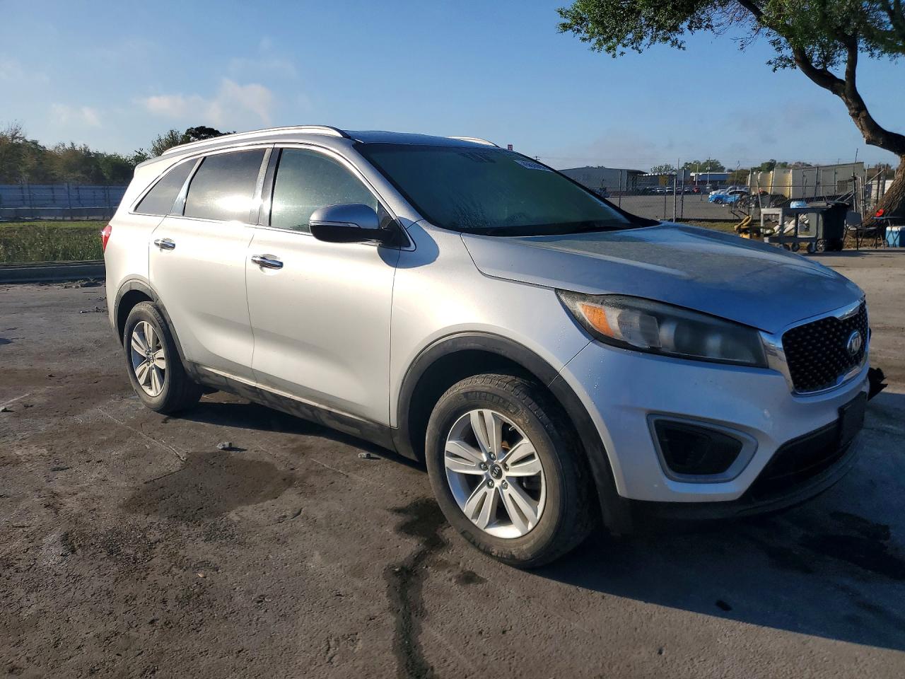2016 KIA SORENTO LX photo 4