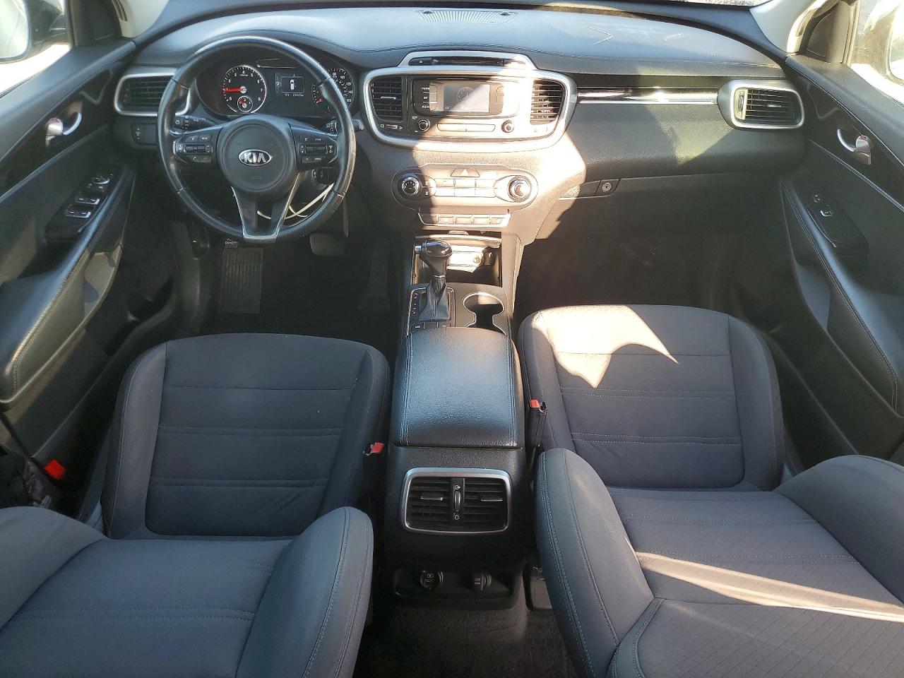 2016 KIA SORENTO LX photo 8