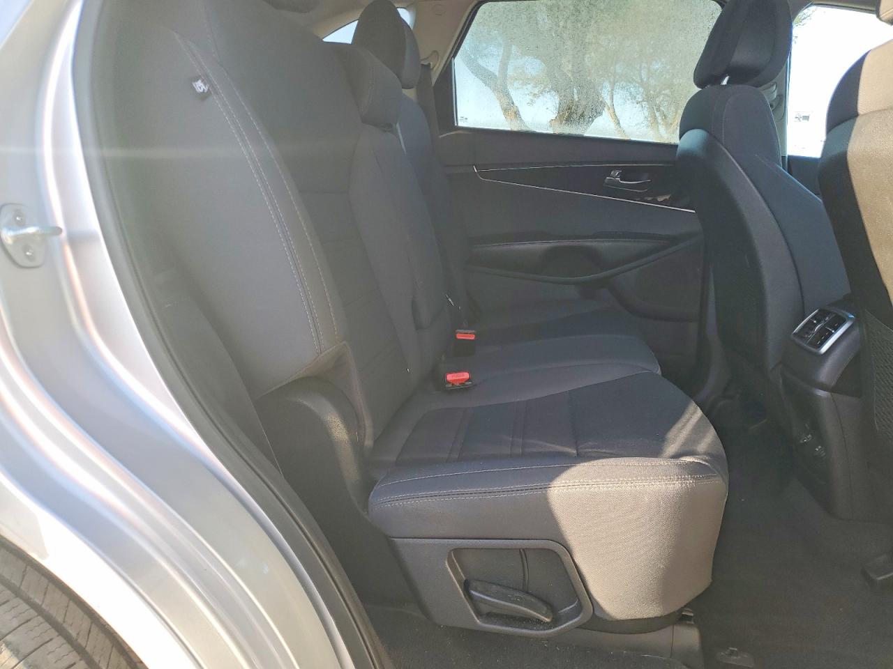 2016 KIA SORENTO LX photo 11