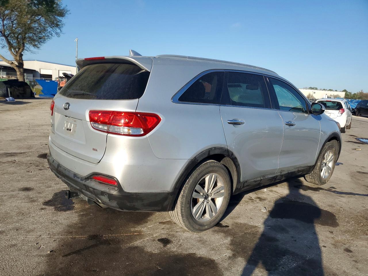 2016 KIA SORENTO LX photo 3