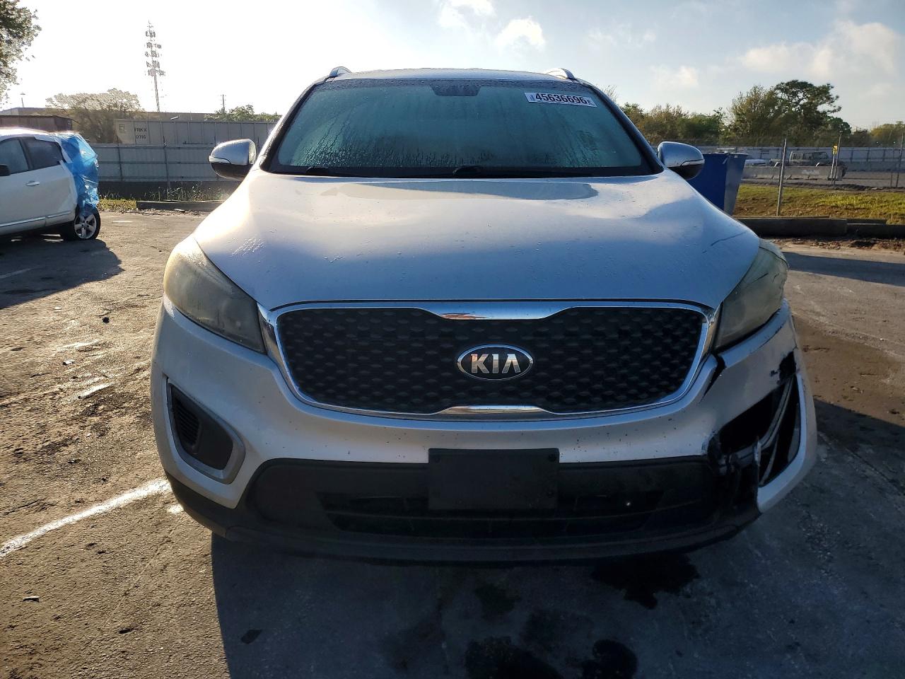 2016 KIA SORENTO LX photo 5